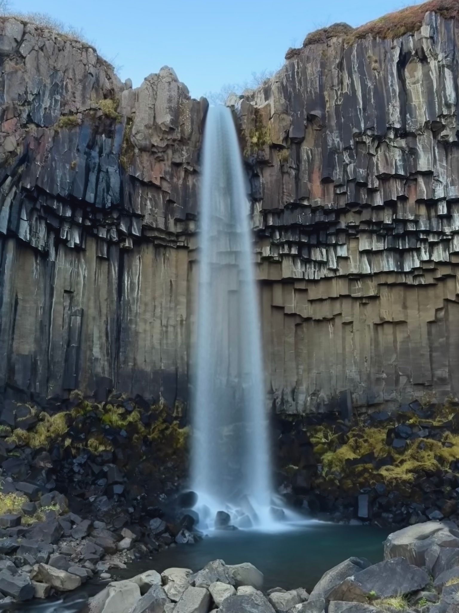 cascata di svartifoss detta cascata nera